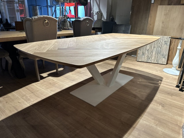 Esstisch Fischgrätenmuster, Tisch Eiche furniert, Eichen Tischplatte Fischgrätenmuster, Länge 220 cm