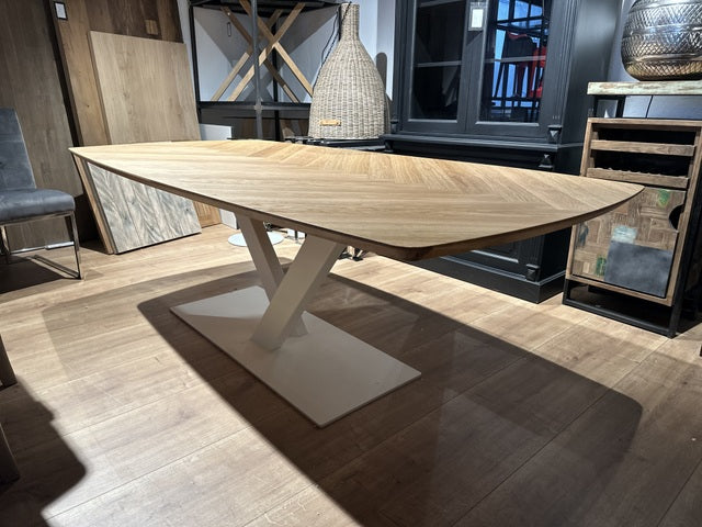 Esstisch Fischgrätenmuster, Tisch Eiche furniert, Eichen Tischplatte Fischgrätenmuster, Länge 240 cm