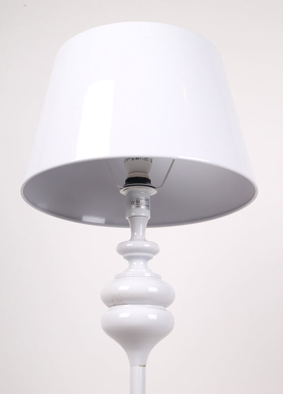 Moderne Stehleuchte aus Metall, Farbe weiß