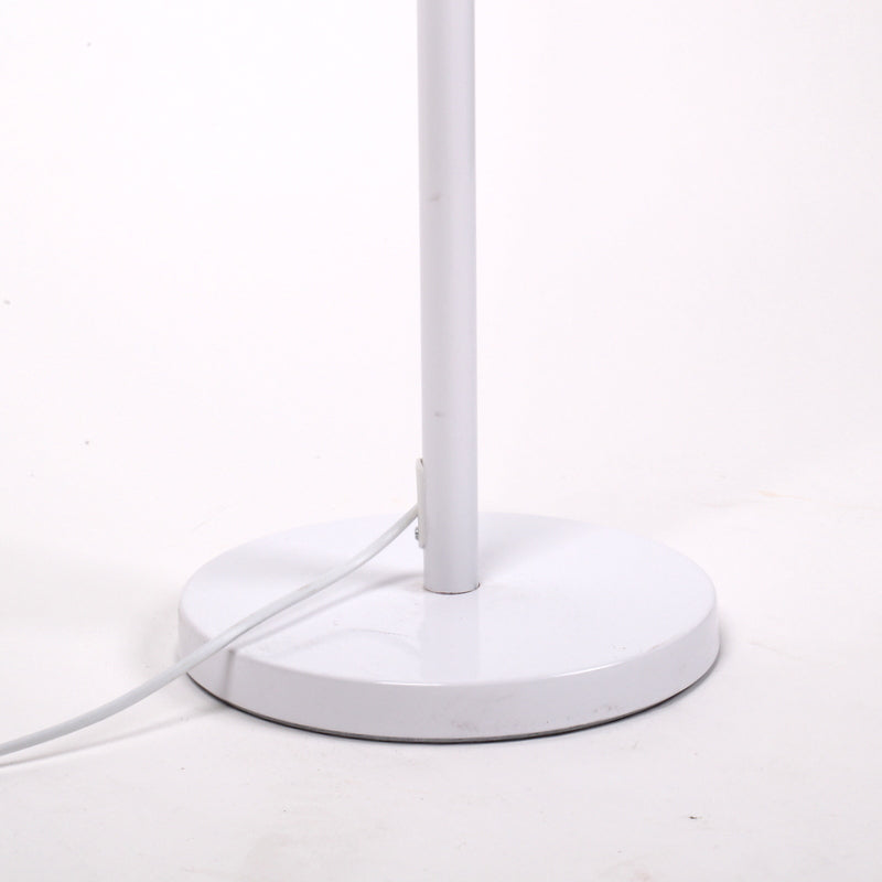 Moderne Stehleuchte aus Metall, Farbe weiß