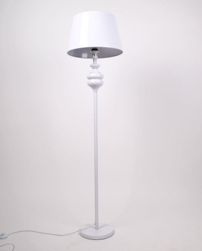 Moderne Stehleuchte aus Metall, Farbe weiß