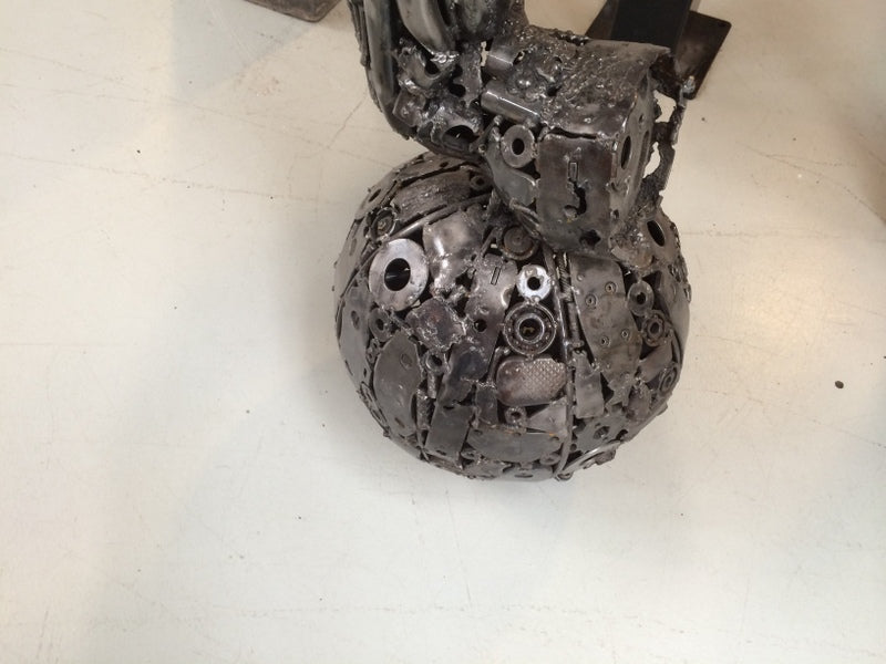 Pferd aus recyclebarem Metall in Echtgröße