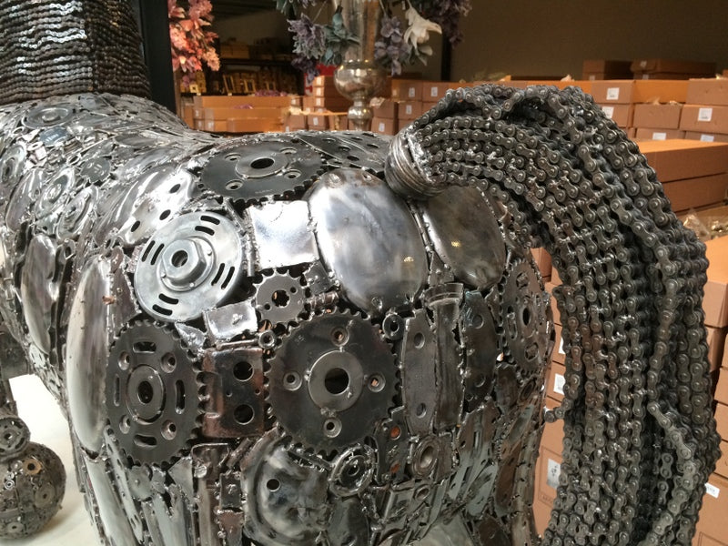 Pferd aus recyclebarem Metall in Echtgröße