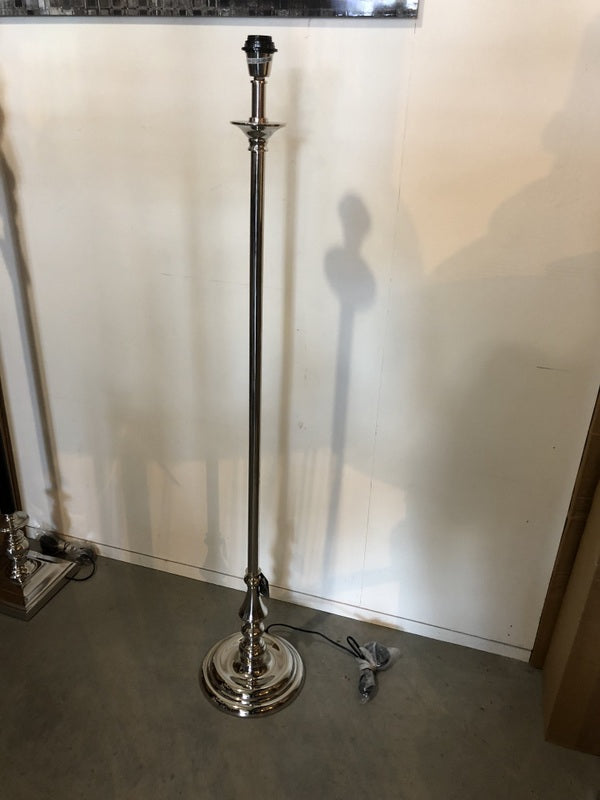 Stehleuchte verchromt, Lampenfuß für eine Stehleuchte, Stehlampe Silber,  Höhe 142 cm