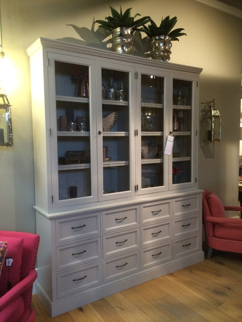 Vitrine grau, Geschirrschrank aus Massivholz,  Küchenschrank grau  im Landhausstil, auch in anderen Farben bestellbar