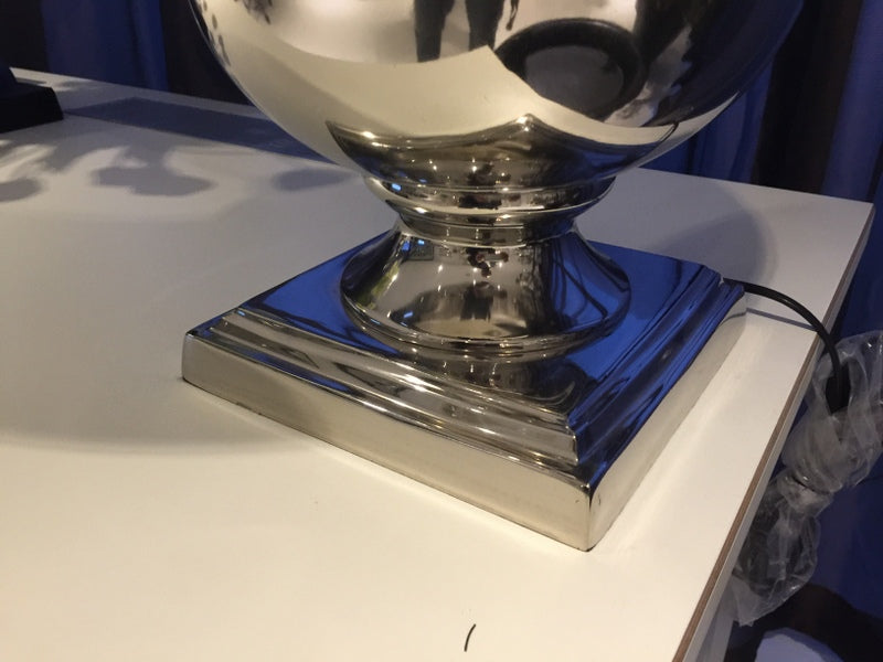 Tischlampe Silber, Tischleuchte verchromt mit Lampenschirm, Durchmesser 25-50 cm