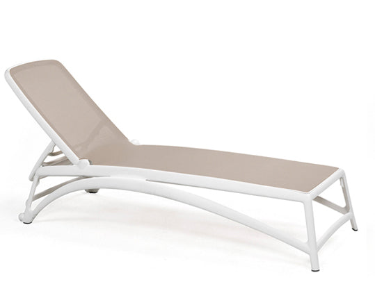 Liege weiß-taupe, Sonnenliege weiß aus Kunststoff