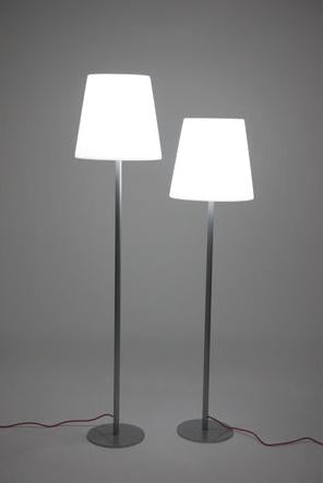 Design Stehleuchte in Weiß/Metall