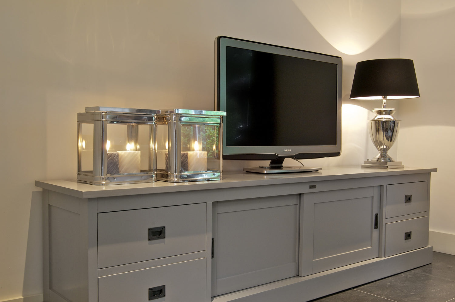 TV Schrank grau vier Schubladen Landhausstil , Lowboard grau mit Schiebetüren  Landhaus,  Breite 200 cm