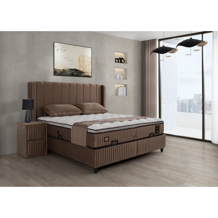 Gepolstertes Bett mit Matratze und Kopfteil, Bett braun mit Kopfteil, Breite 180 cm