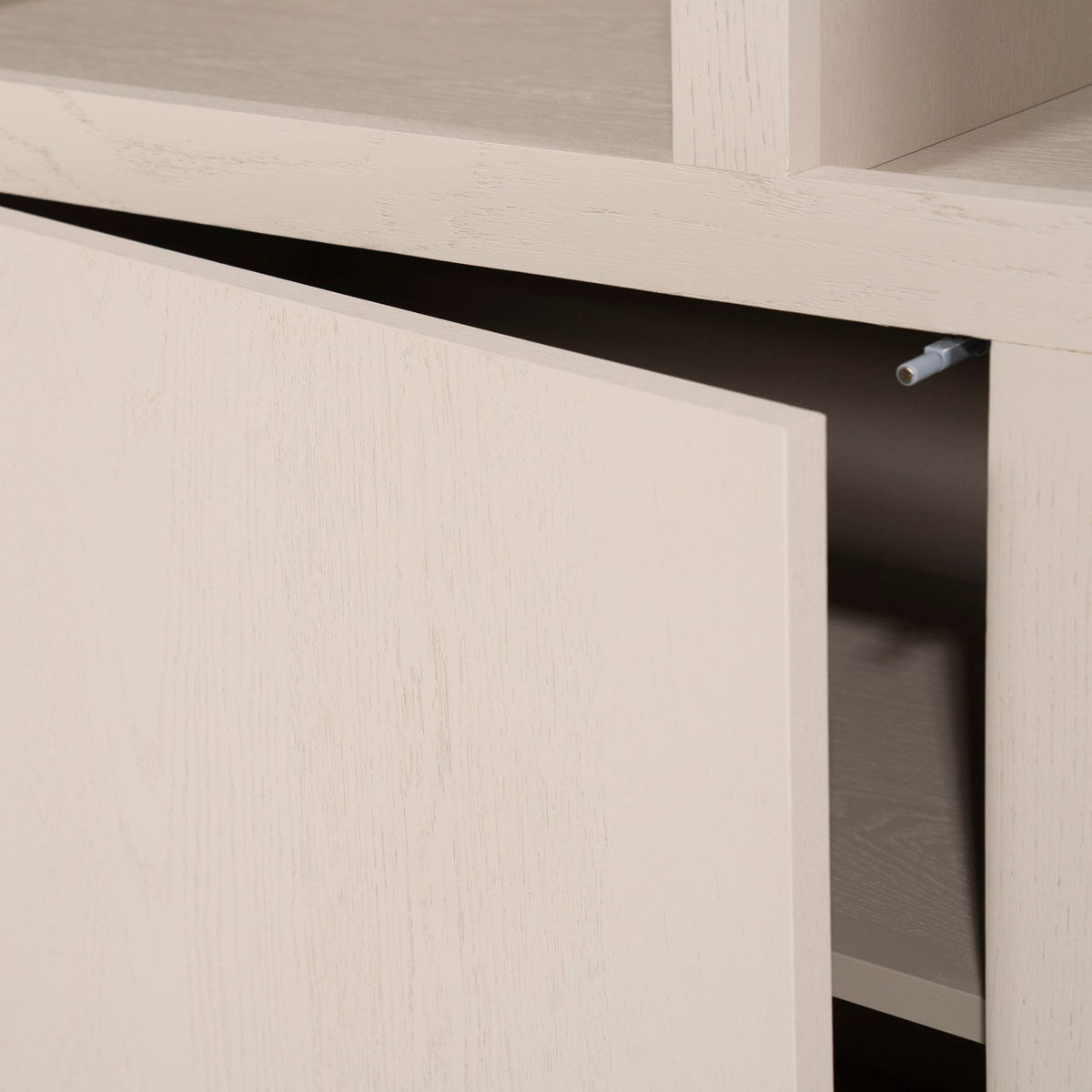 Highboard beige-taupe Eiche furniert, Schrank taupe mit zwei Türen, Wohnzimmerschrank taupe Holz Eiche furniert, Breite 120 cm