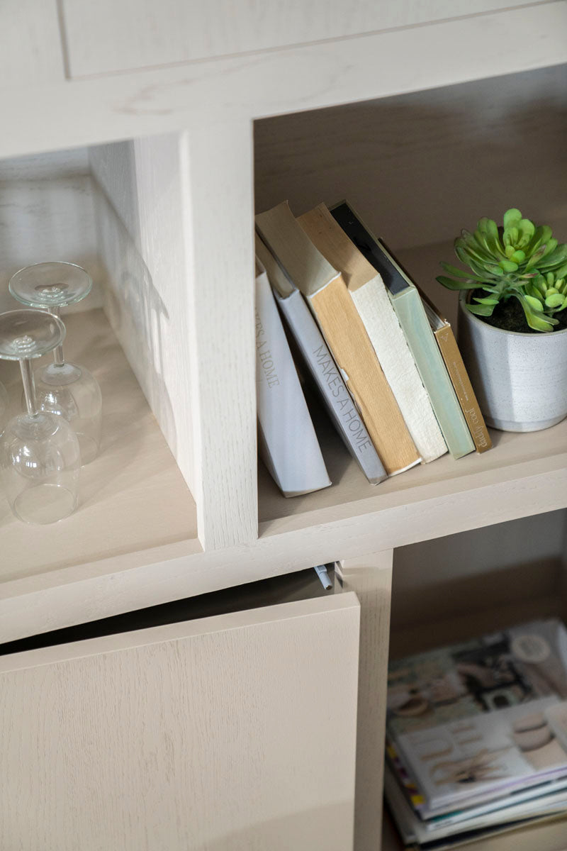 Highboard beige-taupe Eiche furniert, Schrank taupe mit zwei Türen, Wohnzimmerschrank taupe Holz Eiche furniert, Breite 120 cm