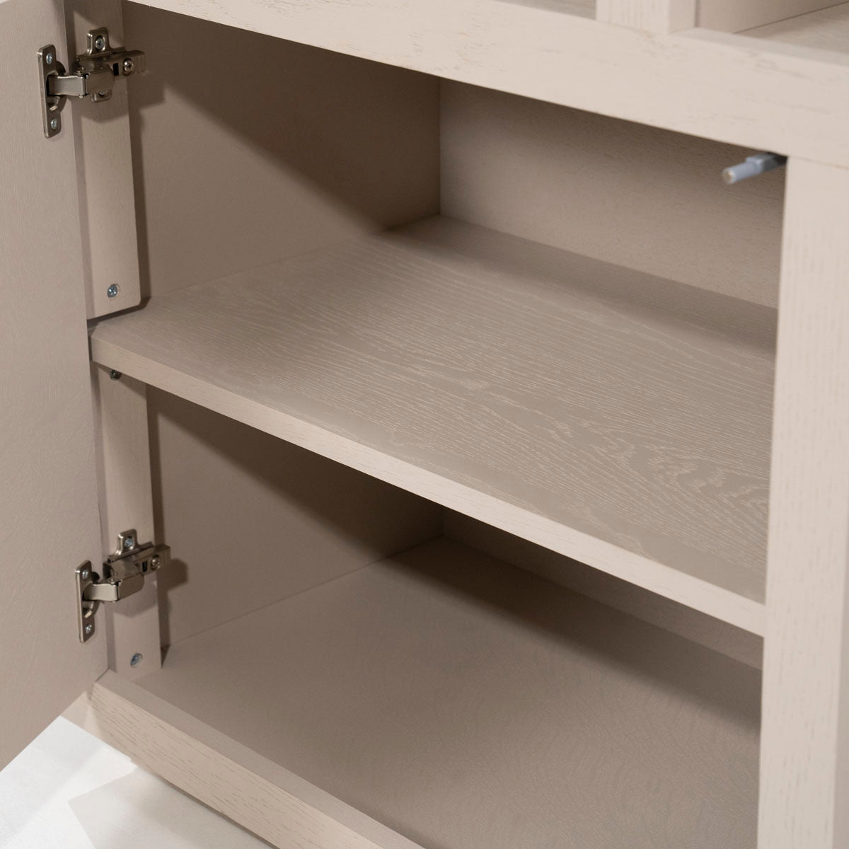 Highboard beige-taupe Eiche furniert, Schrank taupe mit zwei Türen, Wohnzimmerschrank taupe Holz Eiche furniert, Breite 120 cm