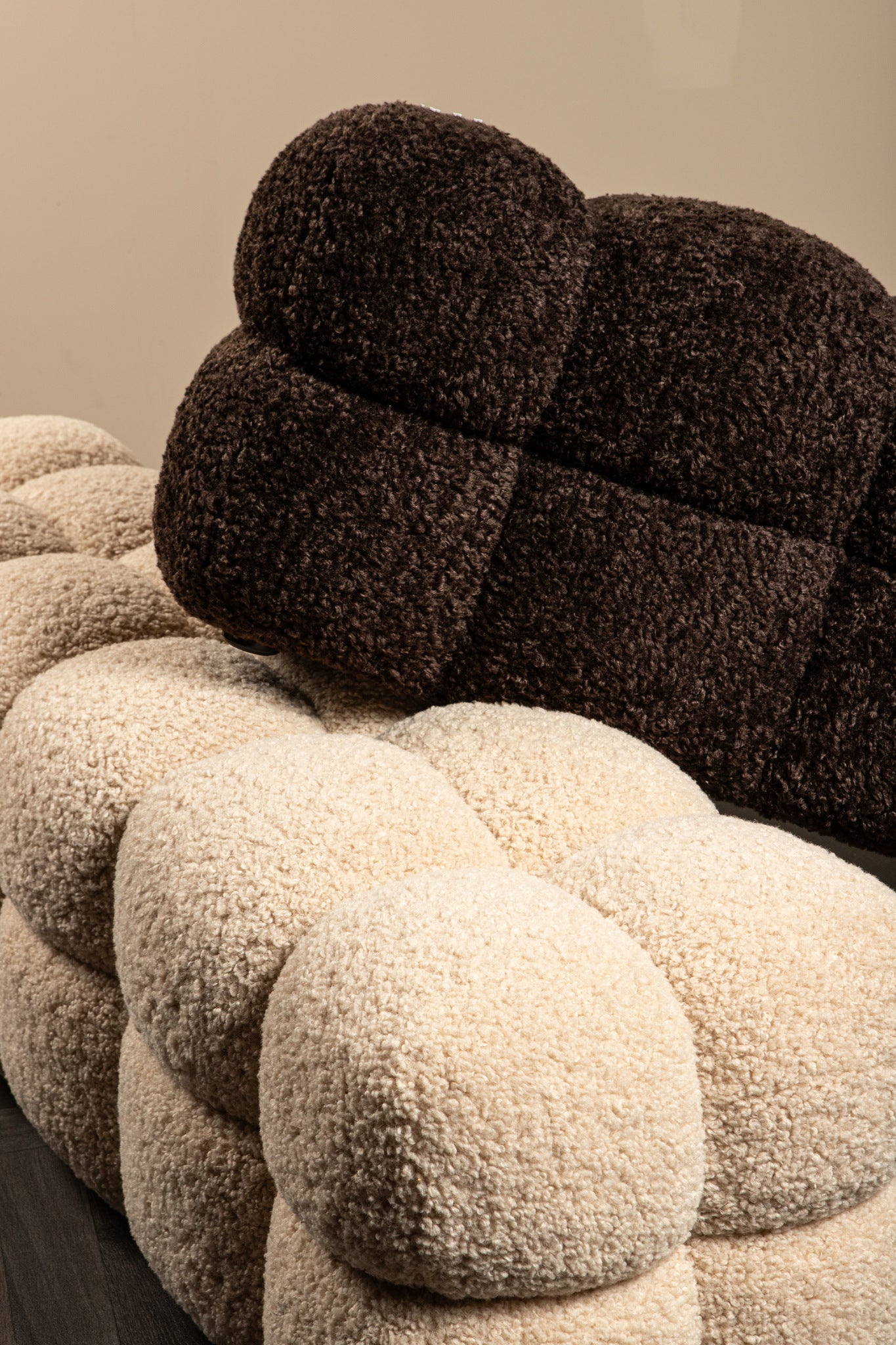 Sitzbank gepoltert Farbe braun, Sitzbank Textil braun, Länge 160 cm