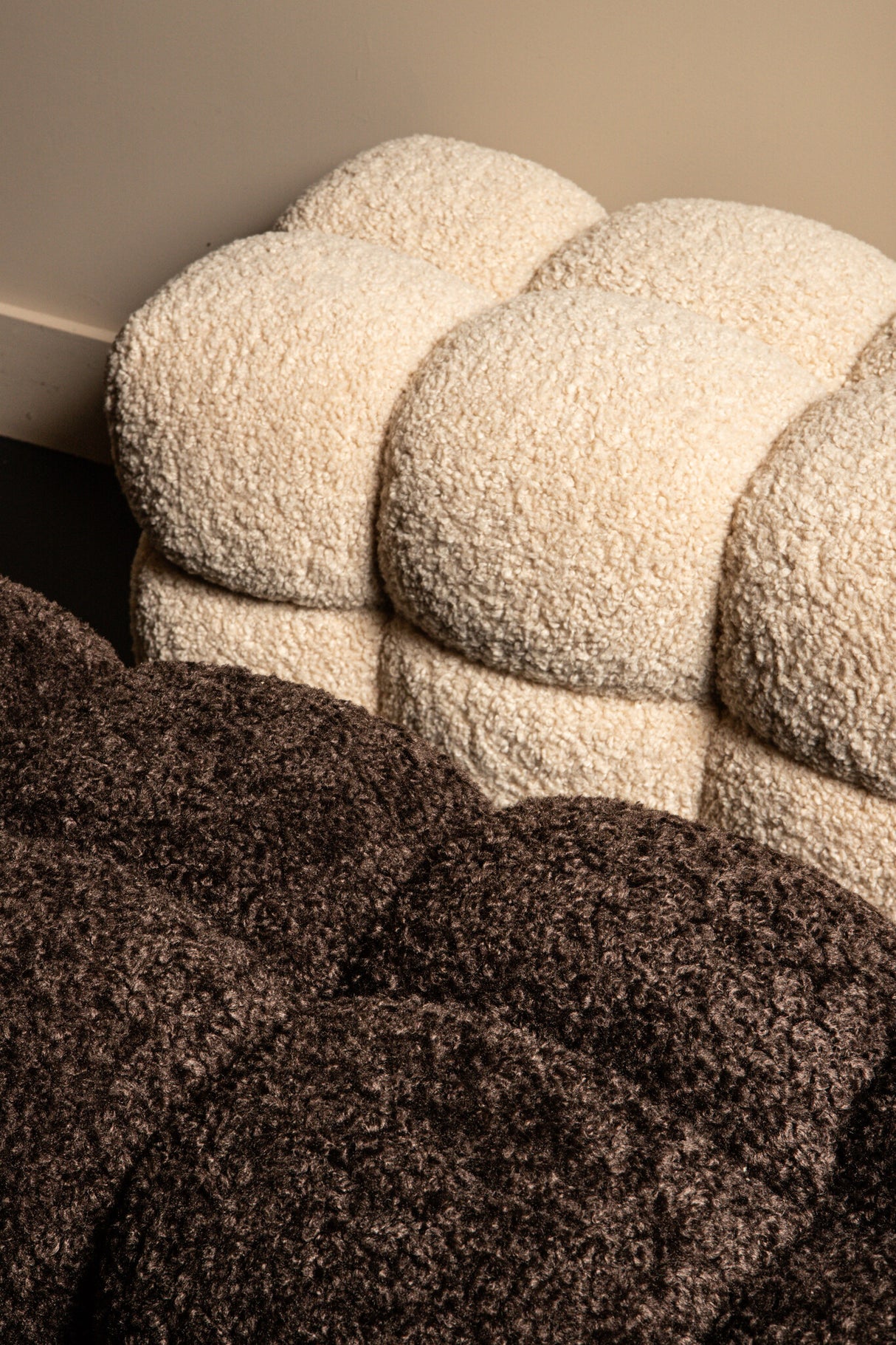 Sitzbank gepoltert Farbe braun, Sitzbank Textil braun, Länge 160 cm