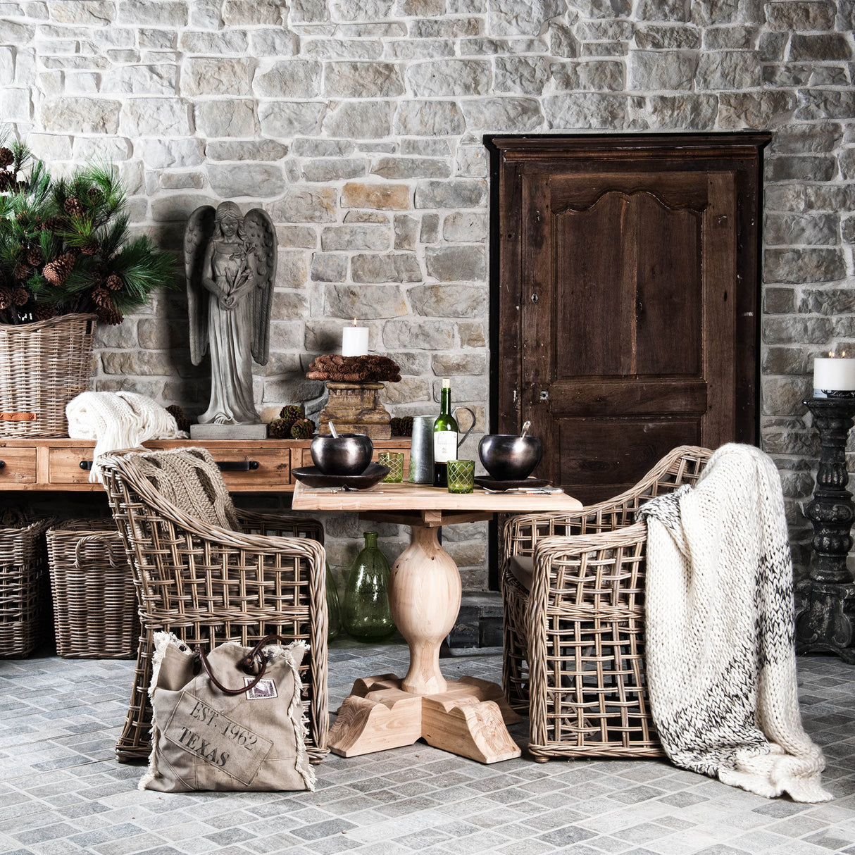 Bistro Tisch Massivholz, Maße 70x70 cm