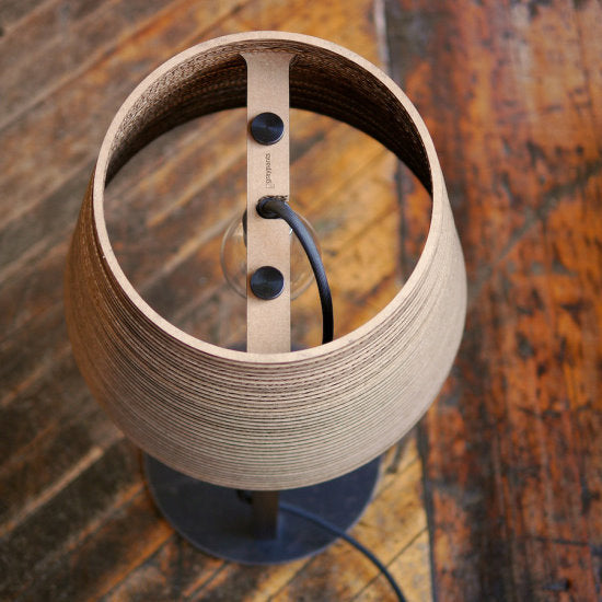 Design Stehleuchte, Lampenschirm aus recycelten Kartons, Stehlampe, Farbe beige/braun, Höhe 171 cm