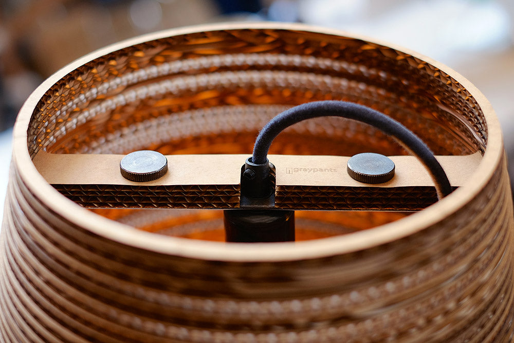 Design Stehleuchte, Lampenschirm aus recycelten Kartons, Stehlampe, Farbe beige/braun, Höhe 171 cm