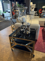 Beistelltisch auf Rädern Silber, Glas-Metall Couchtisch Silber, Maße 65x65 cm