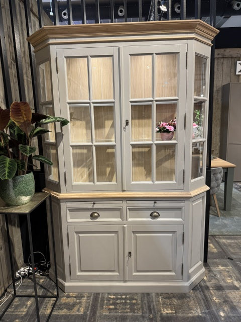 Vitrine grau mit LED Beleuchtung, Geschirrschrank hellgrau, Landhaus, Wohnzimmerschrank mit Beleuchtung grau Landhaus, Breite 160 cm