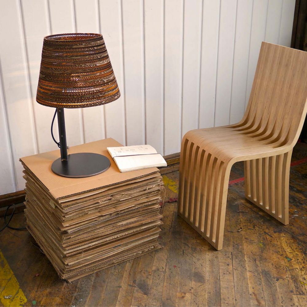 Design Tischleuchte, Lampenschirm aus recycelten Kartons, Tischlampe, Farbe beige/braun, Höhe 56 cm