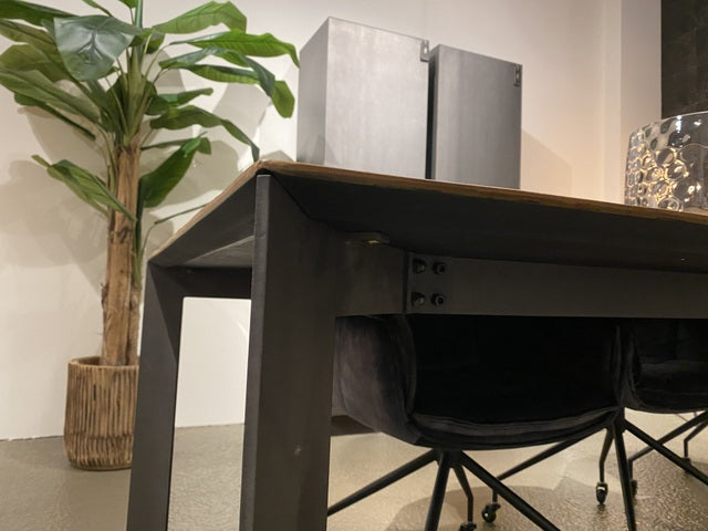 Esstisch Teakholz Tischplatte, Tisch Metall-Gestell, Breite 200 cm