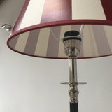 Tischlampe schwarz-Silber, Tischleuchte mit Lampenschirm weiß-rot, Höhe 65 cm