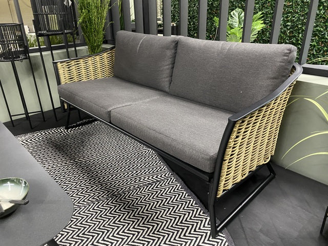 Set 4 teiliges Loungeset, Gartensofa schwarz-grau, Gartensessel Rattan-Optik,  Garten-Couchtisch grau,  Outdoor Sessel Rattan Optik