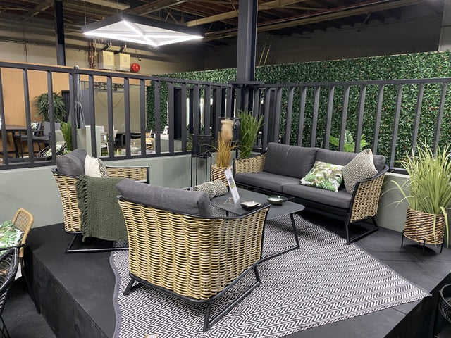 Set 4 teiliges Loungeset, Gartensofa schwarz-grau, Gartensessel Rattan-Optik,  Garten-Couchtisch grau,  Outdoor Sessel Rattan Optik