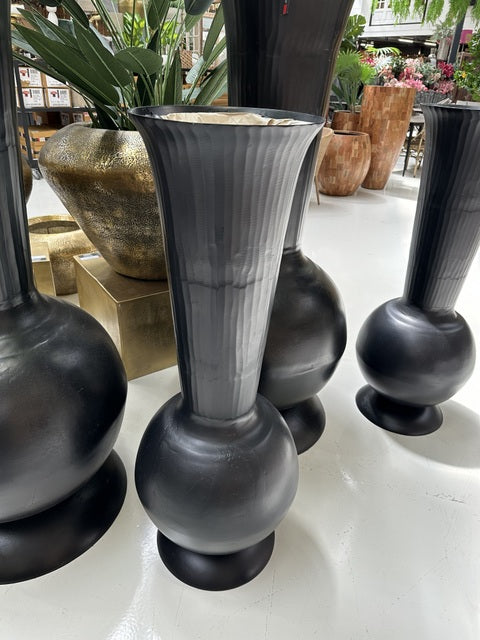 Große Bodenvase schwarz, Bodenvase Metall schwarz, Dekovase schwarz rund, Höhe 120 cm