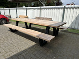Gruppensitzbank Naturholz-schwarz, Sitzgruppe schwarz, Picknick Sitzgruppe Massivholz, Gartentisch mit Bank Holz, Picknickbank Holz, Breite 220 cm