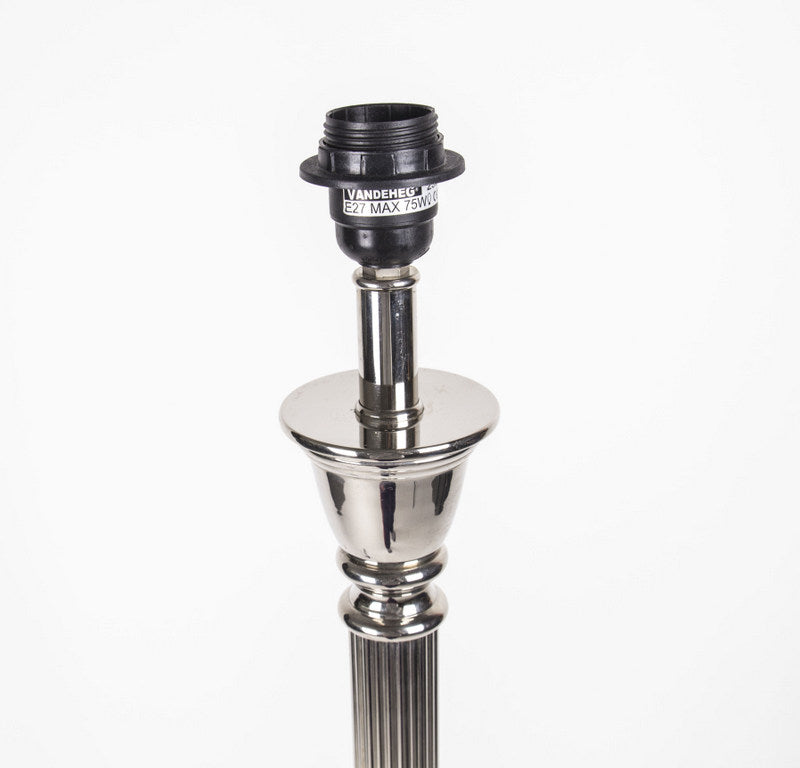 Stehlampe mit einem Lampenschirm, Farbe Chrom-Schwarz, Höhe 172 cm