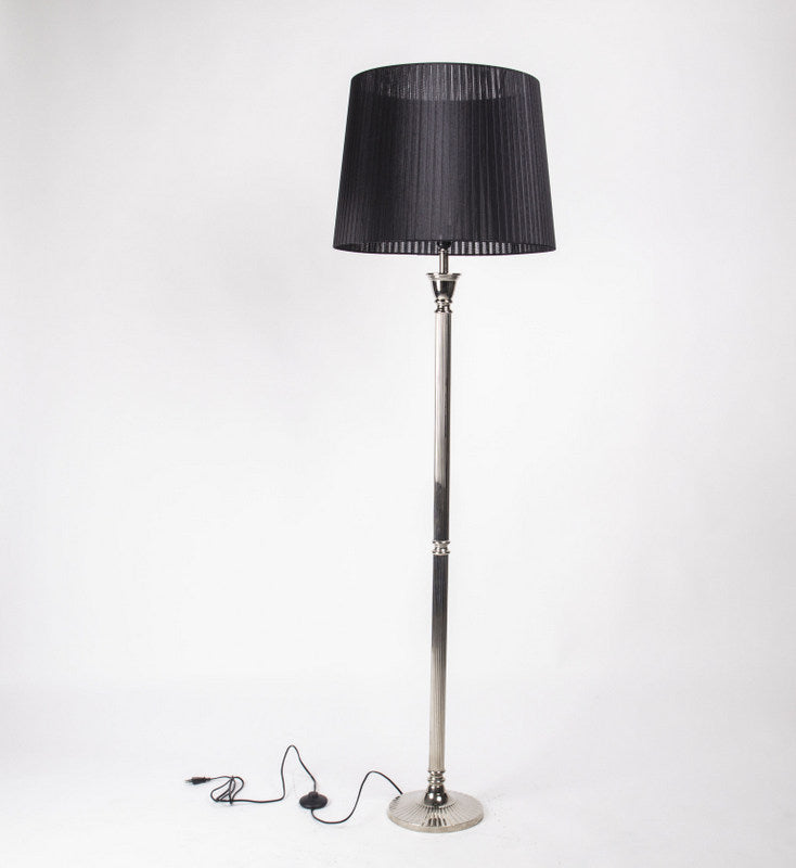 Stehlampe mit einem Lampenschirm, Farbe Chrom-Schwarz, Höhe 172 cm