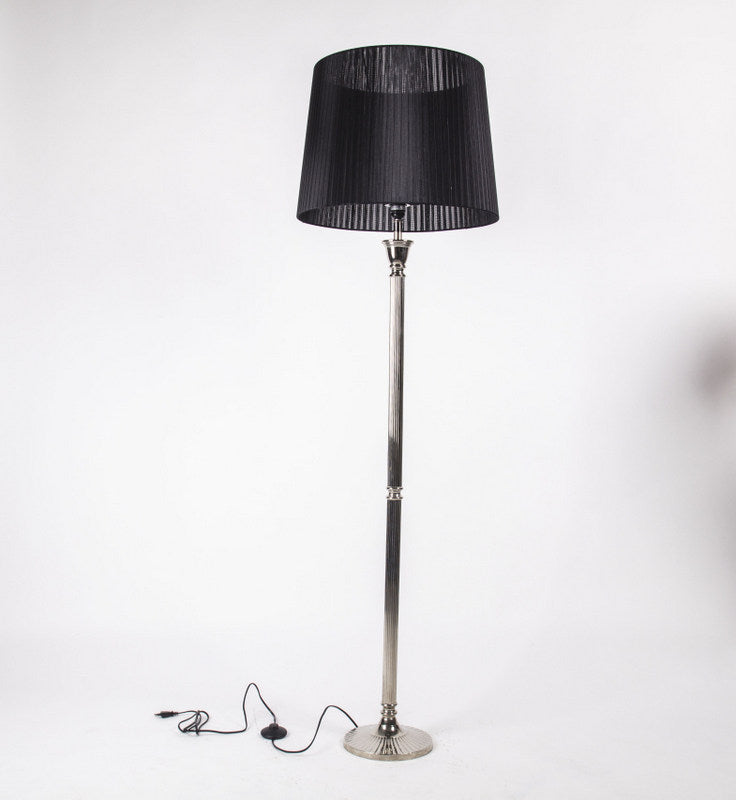 Stehlampe mit einem Lampenschirm, Farbe Chrom-Schwarz, Höhe 172 cm