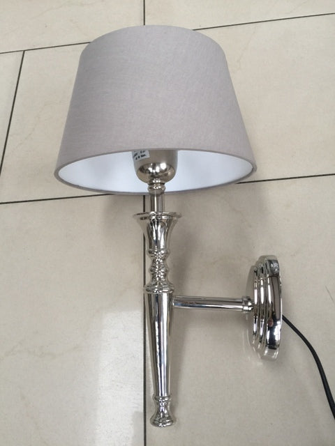 Wandleuchte verchromt Lampenschirm grau-taupe, Wandlampe silber mit Lampenschirm Landhausstil