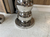 Tischlampe Silber Metall, Tischleuchte Metall-Silber, Tischlampe mit Lampenschirm schwarz, Höhe 77 cm