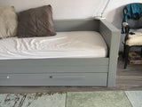 Bett grau Holz, Jugendbett Massivholz grau, Tagesbett Holz grau, Bett-Sofa grau Holz massiv