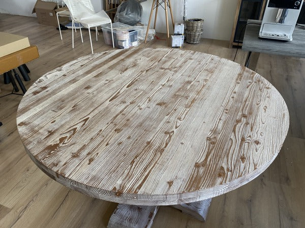 Runder Tisch Massivholz, Esstisch rund Holz,  Holztisch im Landhausstil, Durchmesser 130 cm