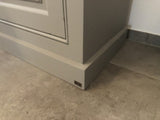 Vitrineschrank grau Landhausstil, Geschirrschrank grau aus Massivholz, Vitrine grau, Breite 122 cm