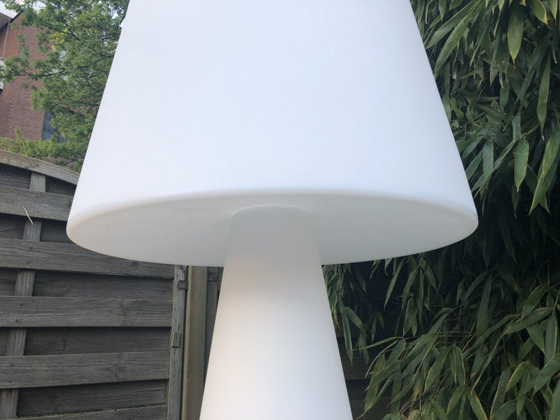 Stehleuchte aus Kunststoff, Outdoor Stehlampe mit Lampenschirm in verschiedenen Farben, Höhe 200 cm