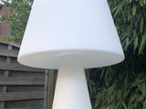 Stehleuchte aus Kunststoff, Outdoor Stehlampe mit Lampenschirm in verschiedenen Farben, Höhe 200 cm