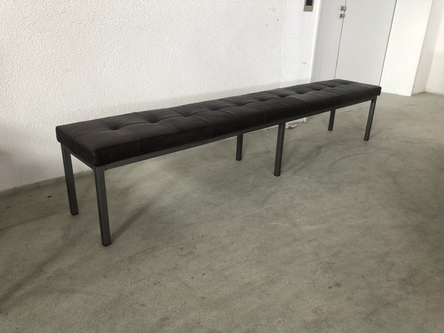 Bank Echtleder und Metall, Sitzbank im Industriedesign, Breite 160 cm