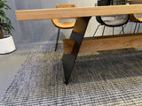 Esstisch massiv Eiche, Tisch Industriedesign Gestell aus Metall, Tisch Eiche massiv, Maße 260 x 100 cm