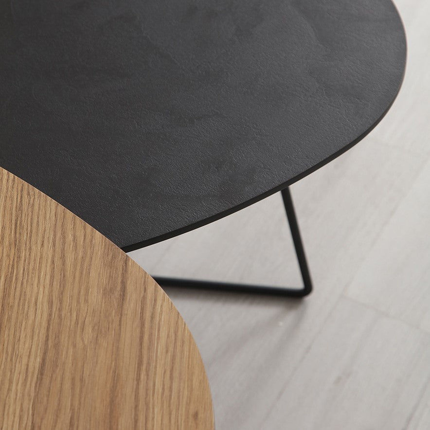 Couchtisch Dreieck, 2er Set Couchtischtisch schwarz-Naturholz, Maße 60-80 cm