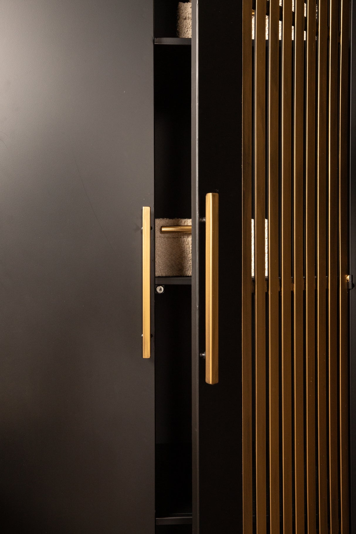 Schrank Gold-schwarz, Metallschrank Gold, Breite 70 cm