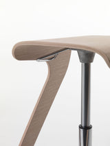 Design Barhocker, verchromtes Gestell, Sitzfläche aus Schichtholz